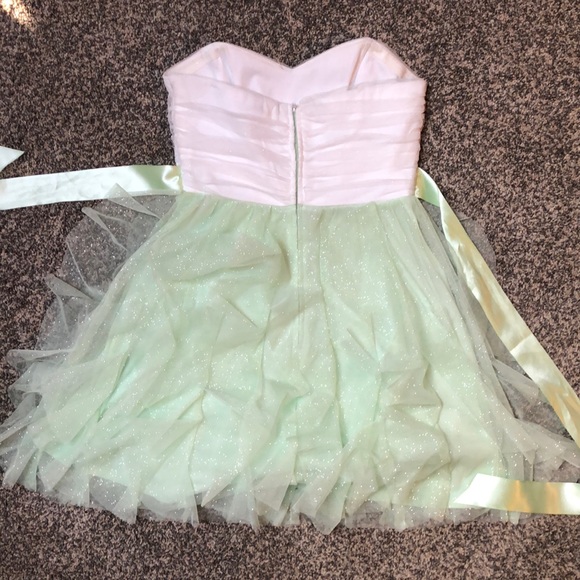 Short homecoming dress - Picture 3 of 3